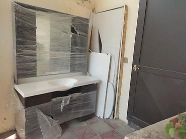 hamam ucun aksessuarlar: Bərbər moykası – lavabo masası və böyük güzgülü asma dolab - Üst — 1