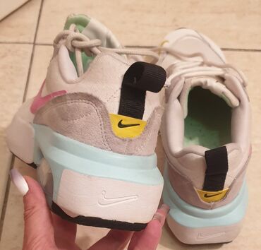 Patike: Nike, 36.5, bоја - Šareno — 10