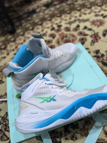 обувь лорики: Волейболные кроссовки Asics Nova Surge в бело-голубом цвете. Куплен за