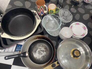 кружки: Продаю посуду, разную Тарелки 5 штук Пиалки 6 штук Сковородки 4
