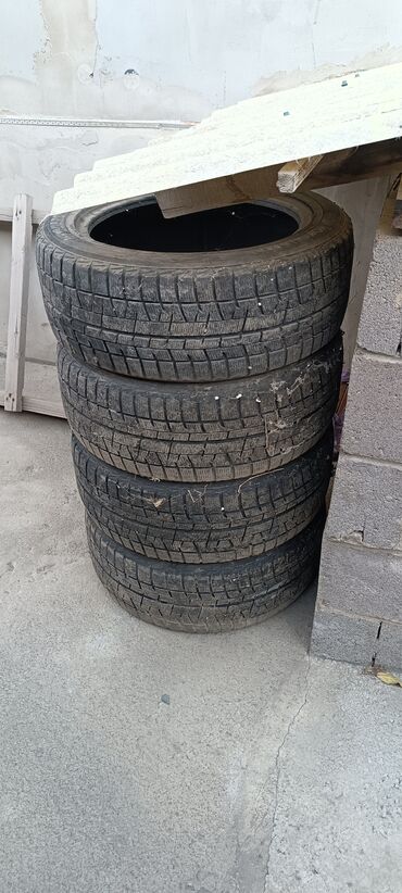 купить зимние шины в бишкеке: Продаю зимние шины липучки! 225/50/17
цена 7000 сомов. в Бишкеке