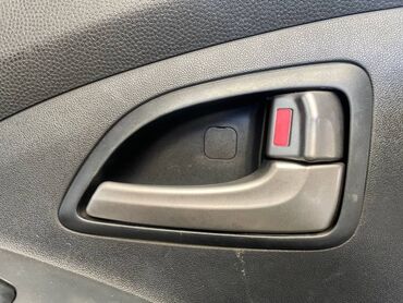 дверная обшивка: Задняя правая дверная ручка Hyundai