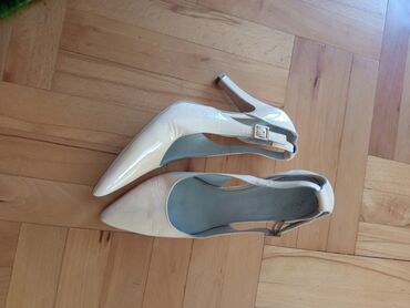 Pumps, 38