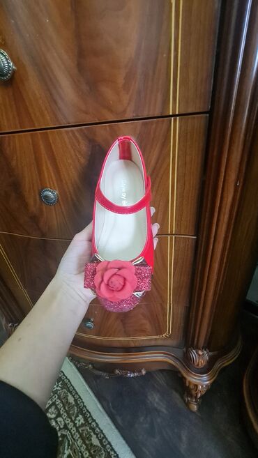 Детская обувь: Продаю обувь для девочки. Обувь новая или в идеальном состоянии ( 1-2 — 10