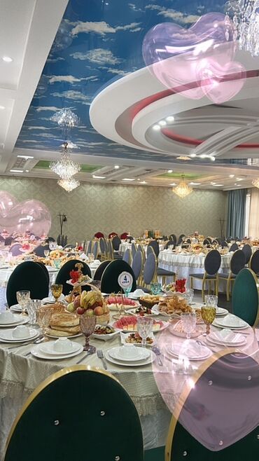 баннер для свадьбы: Просторный банкетный зал, идеально подходящий для проведения