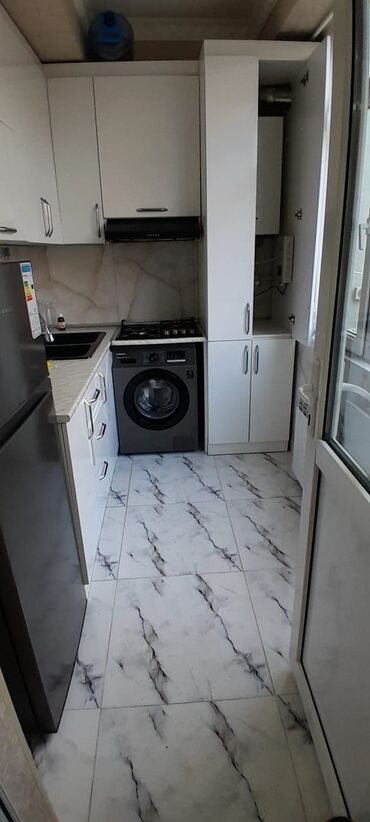 Uzunmüddətli kirayə mənzillər: 9cu mərtəbənin 3 mərtəbəsi Ancaq ailəyə verilir bütün əşyaları qalacaq — 9