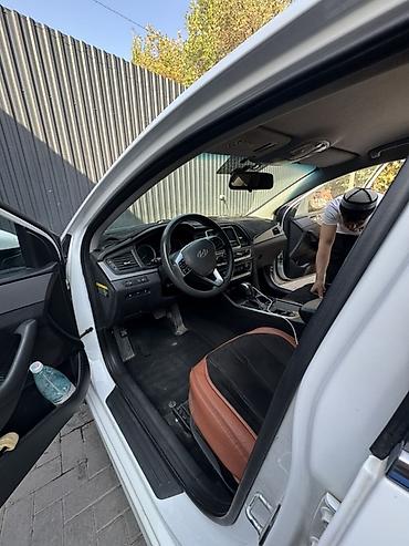ниже: Hyundai Sonata: 2018 г., 2 л, Автомат, Газ, Седан — 4