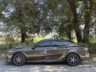 Продажа авто: Toyota Camry: 2022 г., 2.5 л, Вариатор, Гибрид, Седан — 2