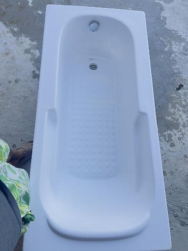 hamam vannasi olculeri: Akril vanna – dikdörtgen forma, ağ rəng. Uzunluqu 150 Eni. 70 — 4