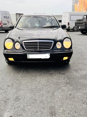 Mercedes-Benz: Mercedes-Benz E 240: 2.4 l | 2001 il Sedan