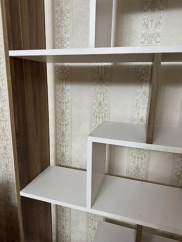 divarda kitab refi: Müasir dizaynlı kitab rəfi / dekorativ stend - Model: açıq tip modul — 4