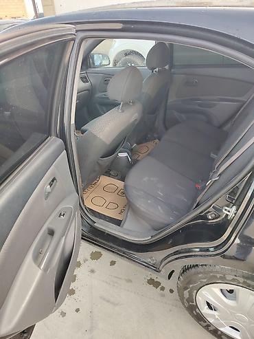 Kia: Kia Rio, qara rəng, hetçbek kuzov. Texniki xüsusiyyətlər və təchizat — 6