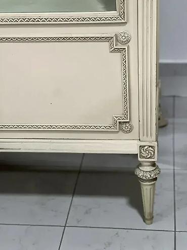 Stilske vitrine: Stilska vitrina Dobro stanje sirina 111 cm dubina 42.5 cm visina 170 — 12