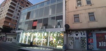 Kommersiya daşınmaz əmlakının satışı: Xırdalanda Ümumi sahəsi 800 kvm 4 mətəbəli obyekt satılır. Hazırda — 7