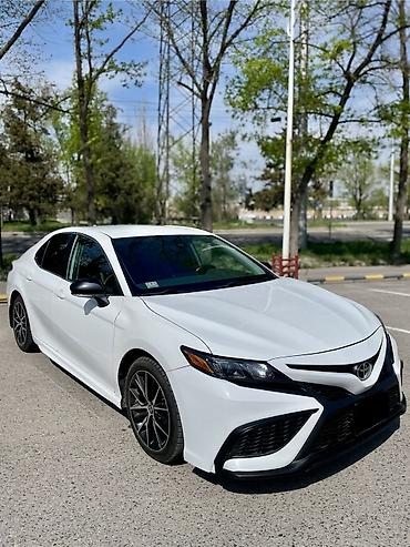 Toyota: Toyota Camry: 2021 г., 2.5 л, Автомат, Бензин, Седан — 2