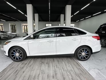 Ford: Ford Focus: 1 l | 2017 il 176526 km Sedan — 8