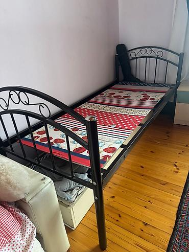 Çarpayılar: Tək nəfərlik çarpayı,materialı möhkəm dəmirdəndir,ayrı-ayrı da qoyula — 2