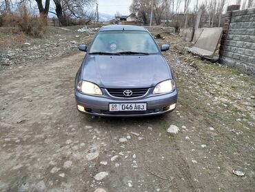 Toyota: Toyota Avensis: 2002 г., 1.8 л, Механика, Бензин, Седан