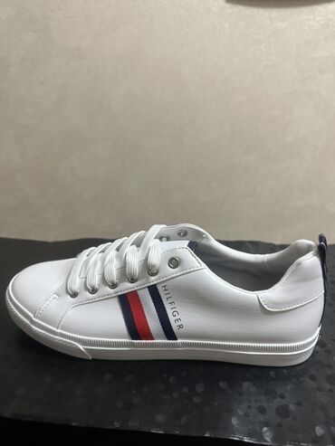 белые кеды мужские: Женские белые кеды Tommy Hilfiger с низким профилем. Привезены из США
