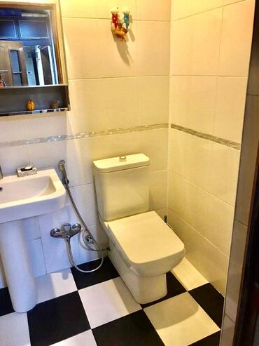 Uzunmüddətli kirayə mənzillər: Elmlər metrosunun yaxınlığında 6 mertebeli binanın 5-ci mərtəbəsində — 12