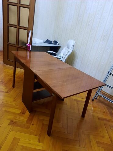 Стулья: Гостиный стол, Б/у, Раскладной, MDF, Прямоугольный стол