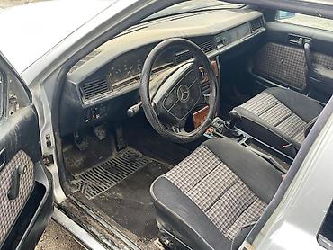 mercedes 208 d: Mercedes-Benz 190 sokulur mator karobka ela veziyyetdedir.2 matordur — 9