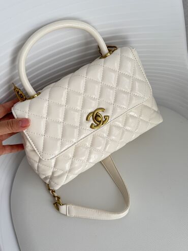 цепочка с жемчугом в ракушке: Сумка Chanel Имеется ремешок Внутри с подкладом Качество хорошее