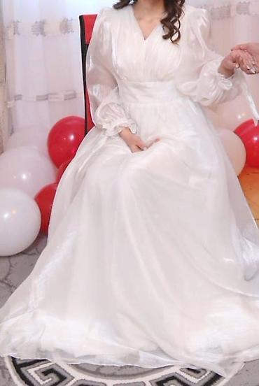 Toy paltarları və aksesuarları: Ağ rəngli zərif gəlin/nişan paltarı. - Model: V-yaxa, beldən yığma — 5