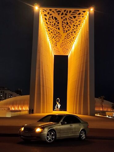 Mercedes-Benz: Mercedes-Benz C-Class (W203) sedan - Kuzov: 4 qapılı sedan, gümüşü — 9