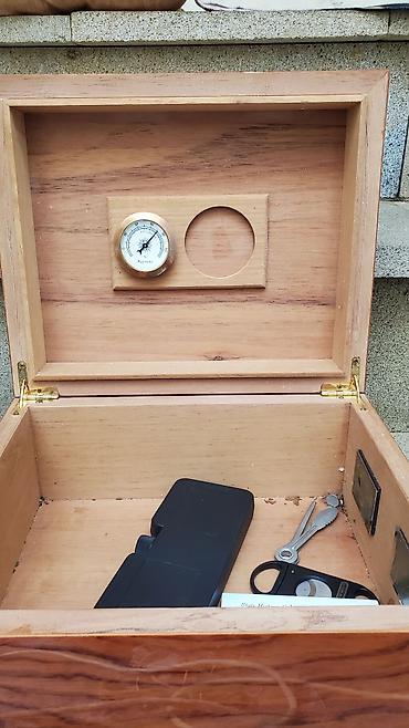 xarı bülbül: Siqar humidoru – dekorativ qapaqlı taxta qutu - Material: daxili — 2