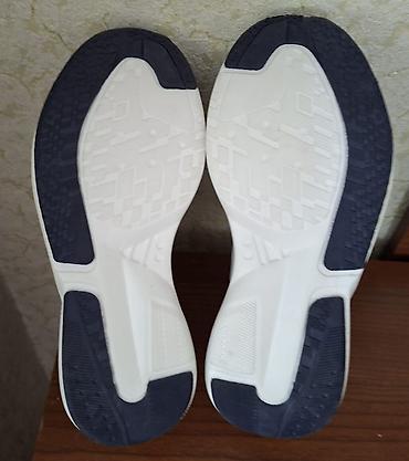 ket ayaqqabilar: Adidas Adizero kişi qaçış krossovkası - Rəng: tünd göy üst, ağ üç — 4