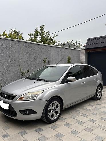 kia rio qapi: Ford Focus – gümüşü rəng, 5 qapılı hetçbek. Texniki və xarici — 2