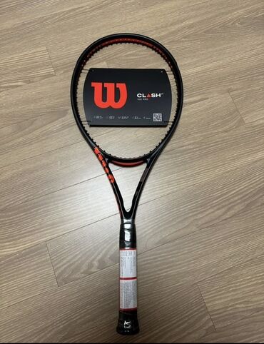 спорт товары баку: Qara və qırmızı rənglərdə Wilson Clash tennis raketkası. Raketka idman