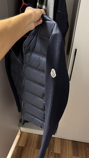 Продается кардиган Moncler. Масло, хорошее качество, размер М. Цена