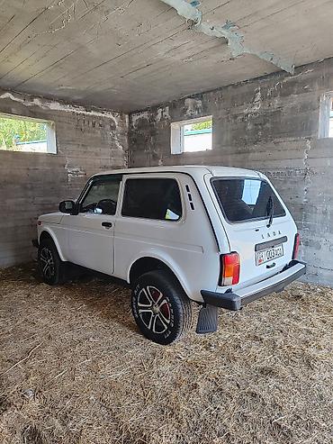 ВАЗ (ЛАДА) 4x4 Niva: 2015 г., 1.7 л, Кол менен иштөөчү, Бензин, Жол тандабас — 2