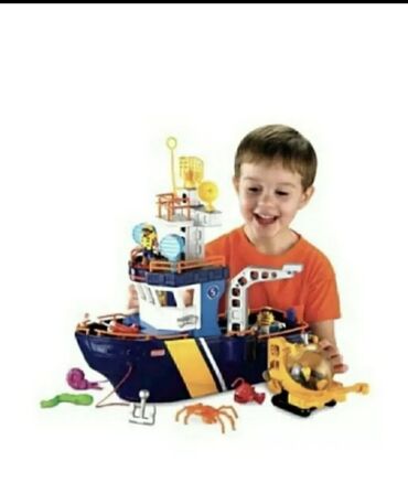 домик для кукол: Лодка Imaginext. Состояние новой. много функций. всё открывается