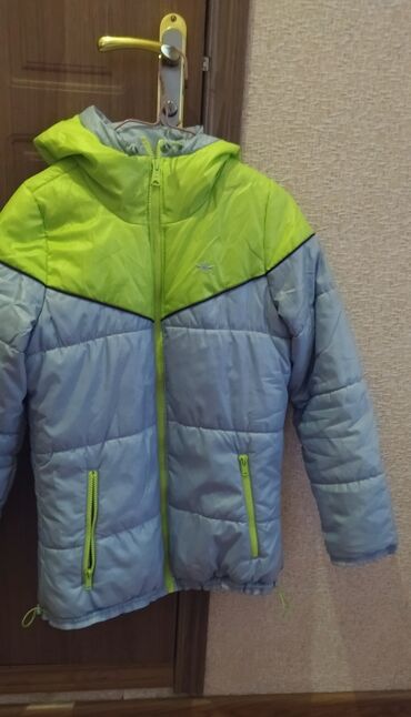 детская фирменная куртка: Продаю фирменную куртку Адидас, на весну, в отличном состоянии