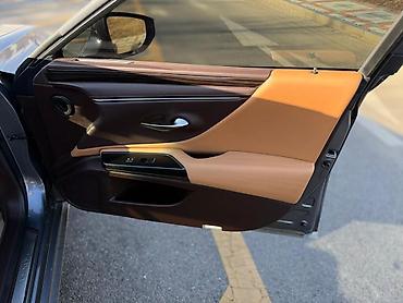 Lexus: Lexus ES: 2019 г., Бензин — 18