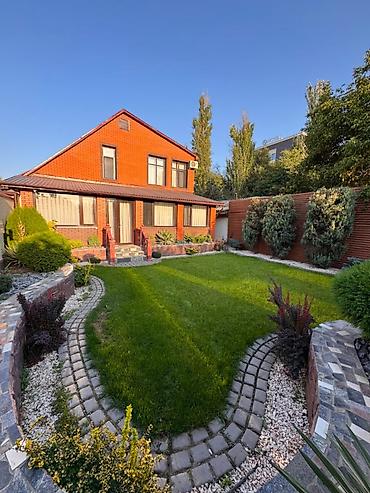 Продажа коттеджей и домов: 6 комнат и более, 320 м², 4 соток, Бишкек, Киргизия 1 Риэлтор — 2