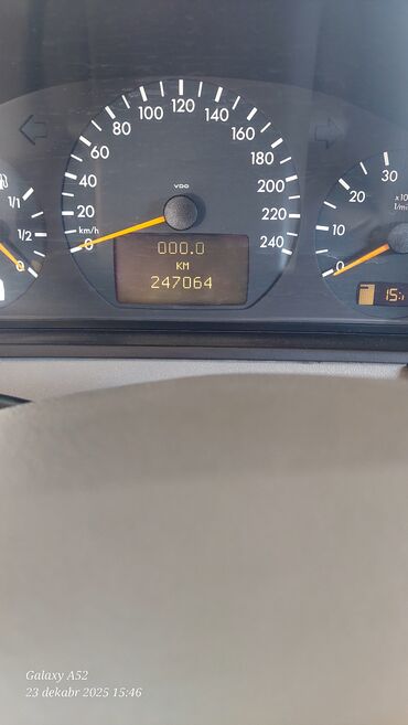 Mercedes-Benz: Mercedes-Benz E 240: 2.4 l | 2000 il Sedan — 9