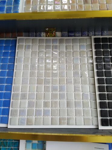 metbex kafeli: Şüşə mozaika kafel – incə parıltılı, kvadrat mikro-plastinkalardan