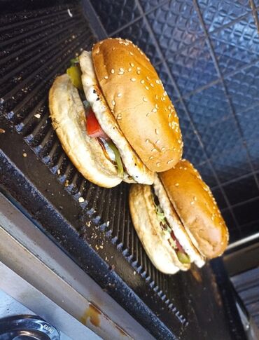 Aşpazlar: Şaurma ustası, 28 yaş, 6 ildən artıq təcrübə — 4