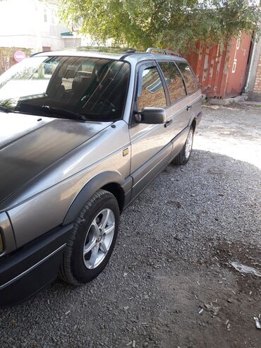 Volkswagen: Volkswagen Passat: 1990 г., 2 л, Механика, Бензин, Универсал