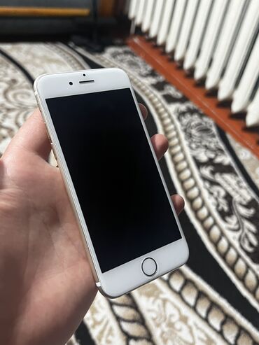сломанный телефон: IPhone 6