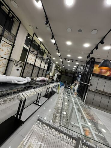 Stend vitrinləri: Mağaza avadanlığı – metal geyim asqıları və vitrinalar - Müxtəlif — 4