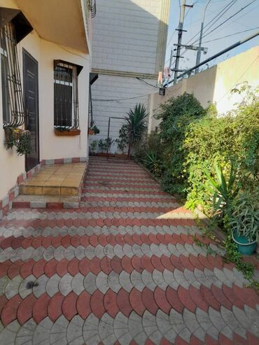 Həyət evləri və villaların satışı: Qaraçuxur qəs. 4 otaqlı, 100 kv. m, Orta təmir — 2