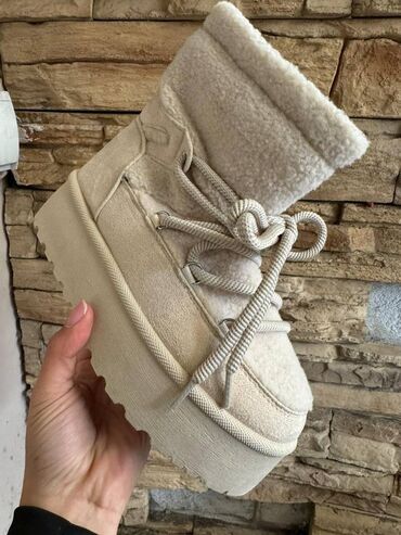 Ugg obuća: Ugg čizme — 14