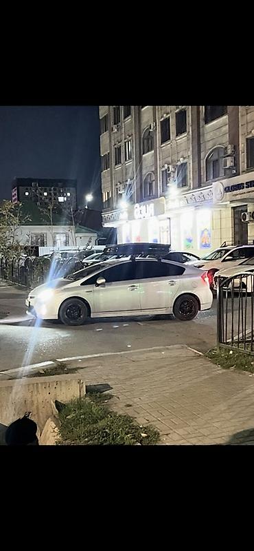gen 2: Toyota Prius: 2013 г., 1.8 л, Автомат, Гибрид, Хэтчбэк — 3