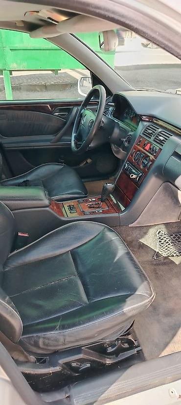 mersedes c250: Mercedes-Benz E 240: 2.6 l | 2000 il Sedan — 6