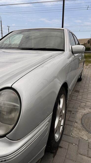 вентилятор 210: Mercedes-Benz 320: 2000 г., 3.2 л, Типтроник, Бензин, Седан
